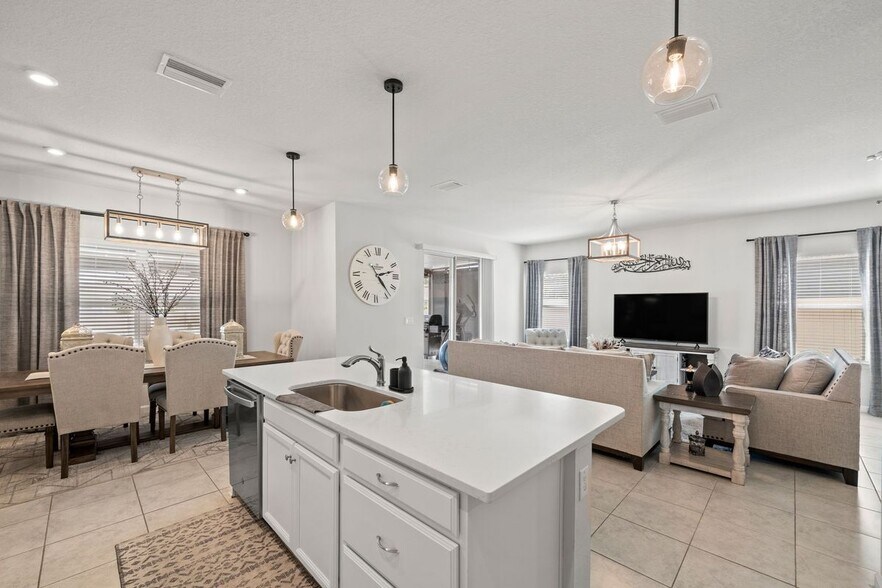 Building Photo - 17997 Dairy Farm Ct