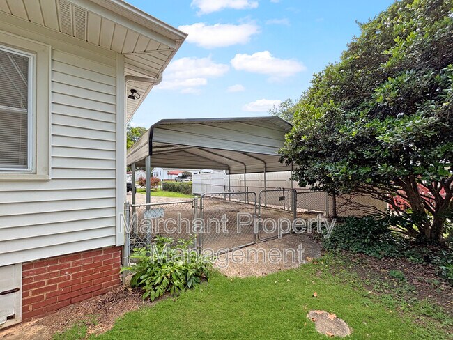 Building Photo - 22 Brownwood Dr