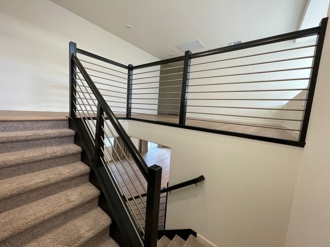 Building Photo - Beautiful new home with open floor plan av...