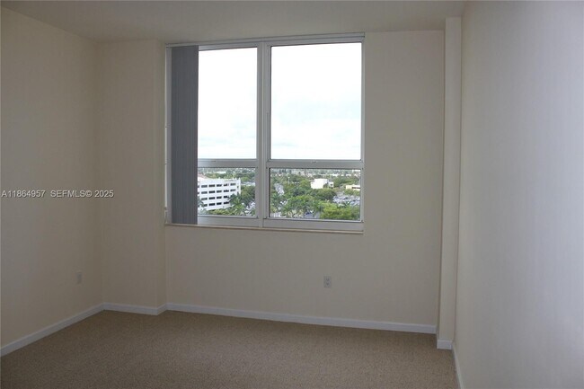 Building Photo - 19501 W Country Club Dr