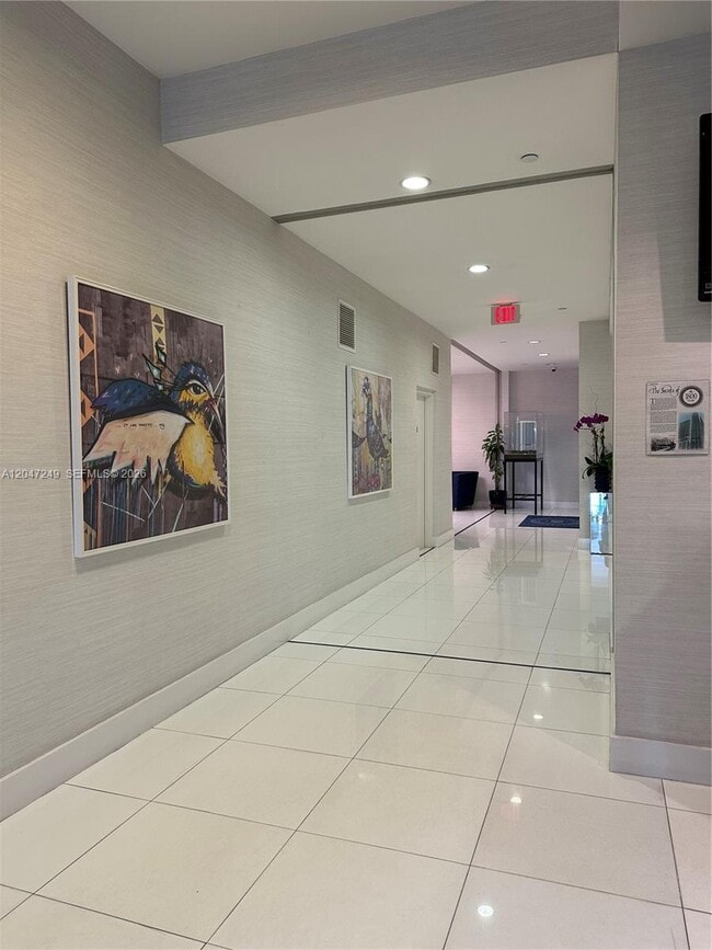 Building Photo - 1800 N Bayshore Dr