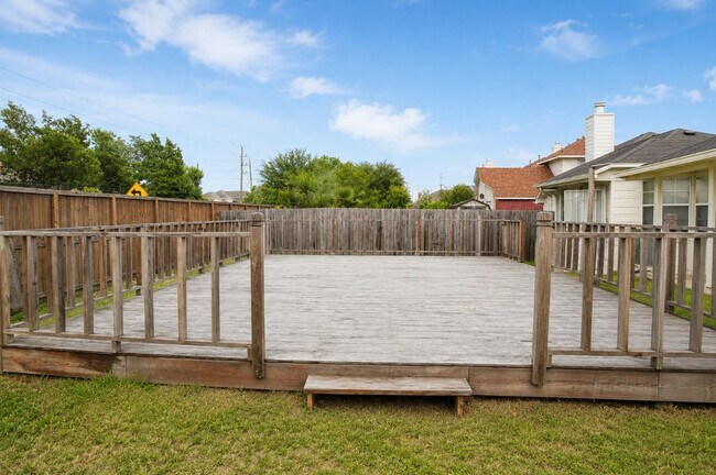 Building Photo - 15154 Kingsbridge Way