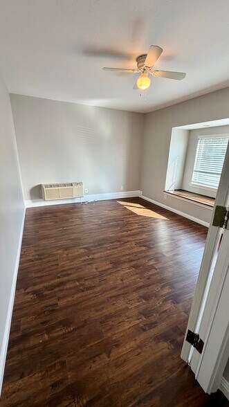 Building Photo - 1803 Redbud Cir