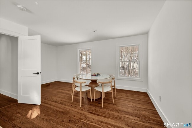 Building Photo - 5 Main Dr