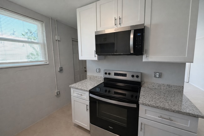 Building Photo - Modern Duplex Living Minutes from Downtown