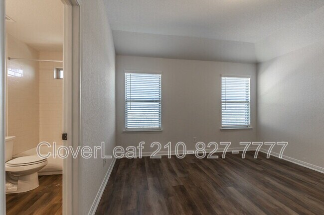 Building Photo - 10351 Lynwood Crk