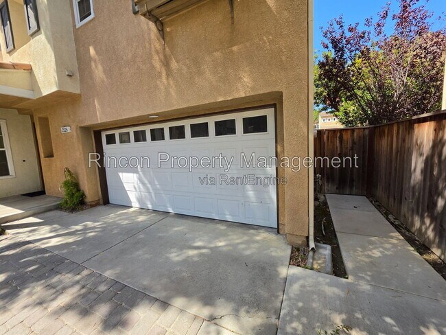 Building Photo - 2525 Villamonte Ct