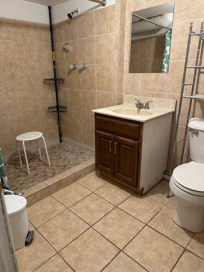 Building Photo - 83 S Lynhurst Dr