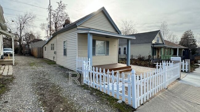 Building Photo - 1054 Wilson Ave S