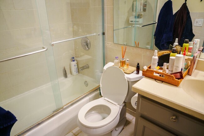 Building Photo - 1560 N Sandburg Terrace