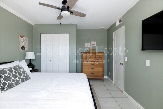 Building Photo - 3011 S Country Club Way