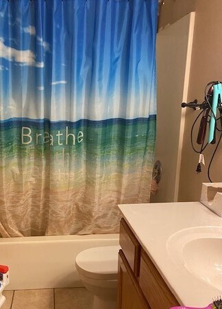 bath main floor - 3918 Huntington Ln NW