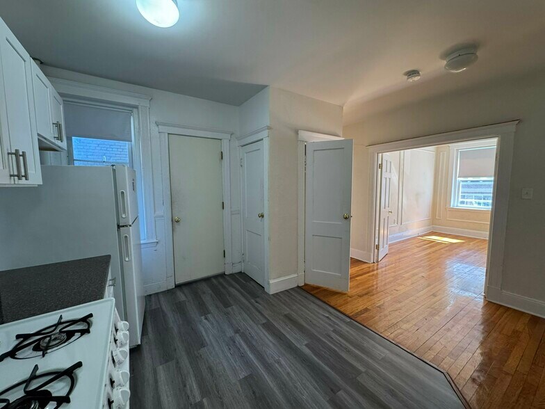 Building Photo - 8 Vinal St