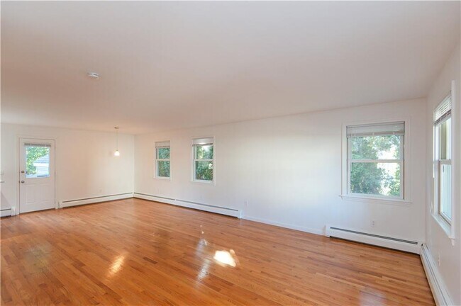 Building Photo - 27 Fenner Ave