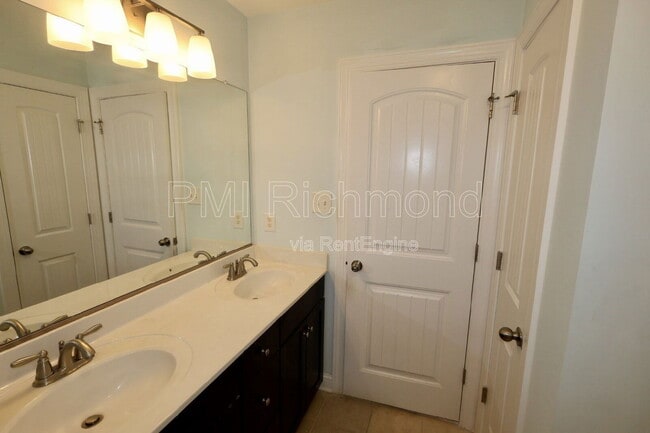 Building Photo - 6924 Swanhaven Dr