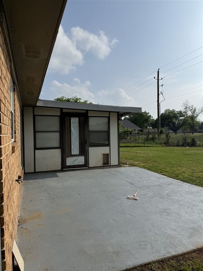 Building Photo - Recently updated in 2026 - Lovely 3 bedroom 2 bath home for lease in south Bossier City LA 71112