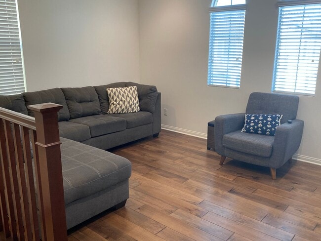 Building Photo - Large & Newer 4 Bedroom/3 Bath House in Sea Glass and Blue Strand Community