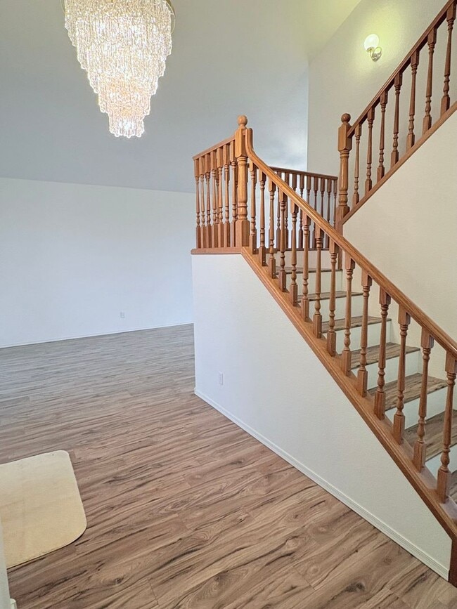 Building Photo - Spacious 4BR/3BA Two-Story Home Near Sabino Canyon