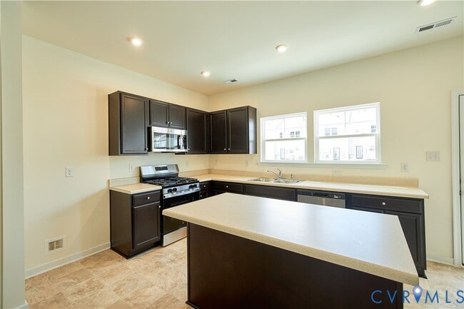 Building Photo - 216 Greenpark Rd