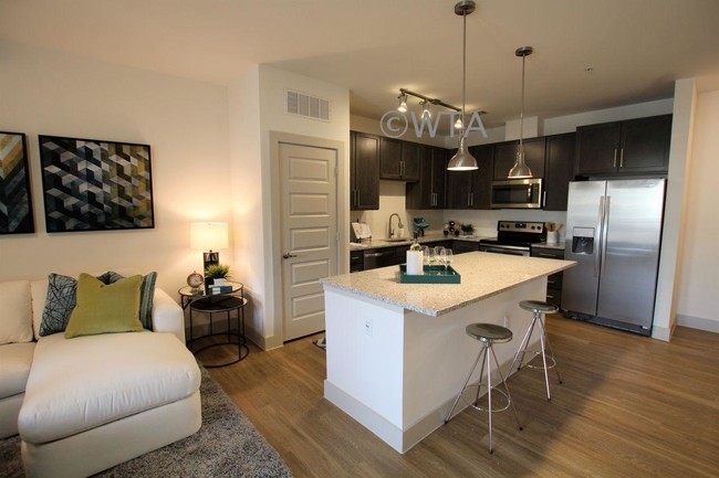 Building Photo - 1 bedroom in Austin Tx 78748