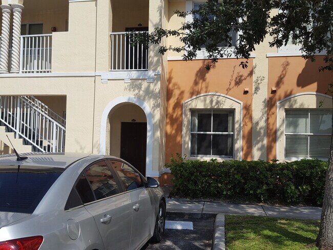 Building Photo - 1663 SE 27th Dr