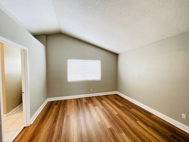 Building Photo - AMAZING HOME 3/2.5 on quiet cul-de-sac in East Orlando