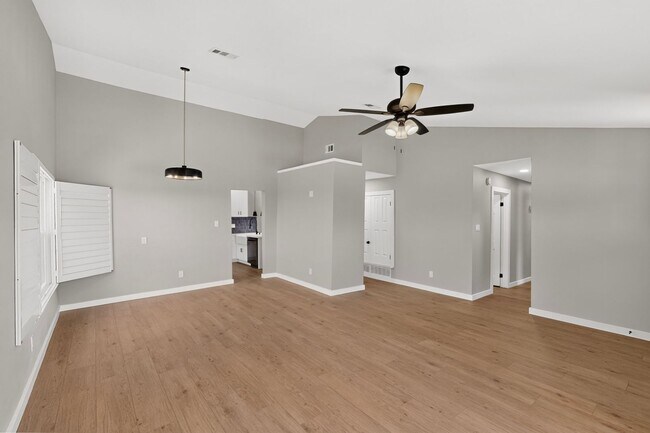 Building Photo - 4420 Seville Ln