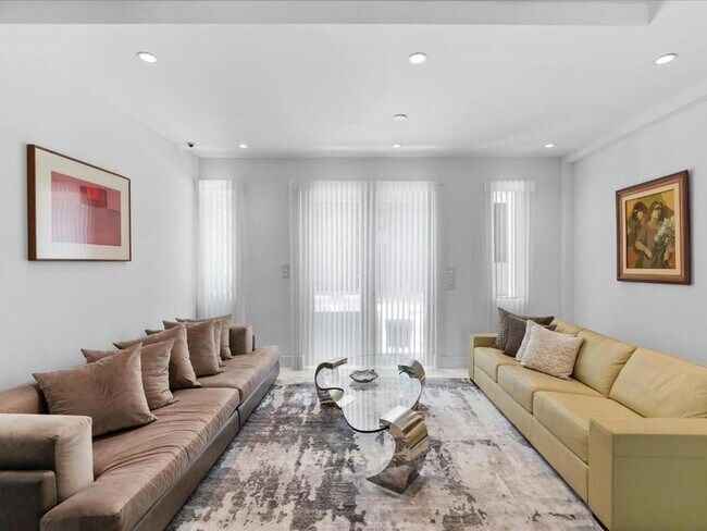 Building Photo - 3917 S Le Jeune Rd