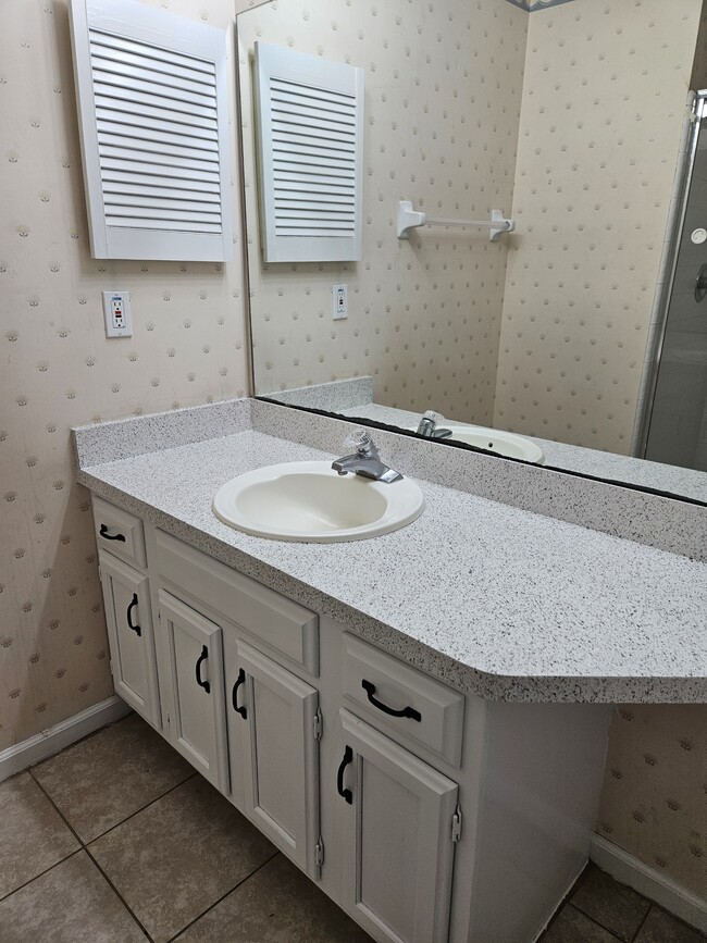 Building Photo - 3939 Hunters Lake Cir W