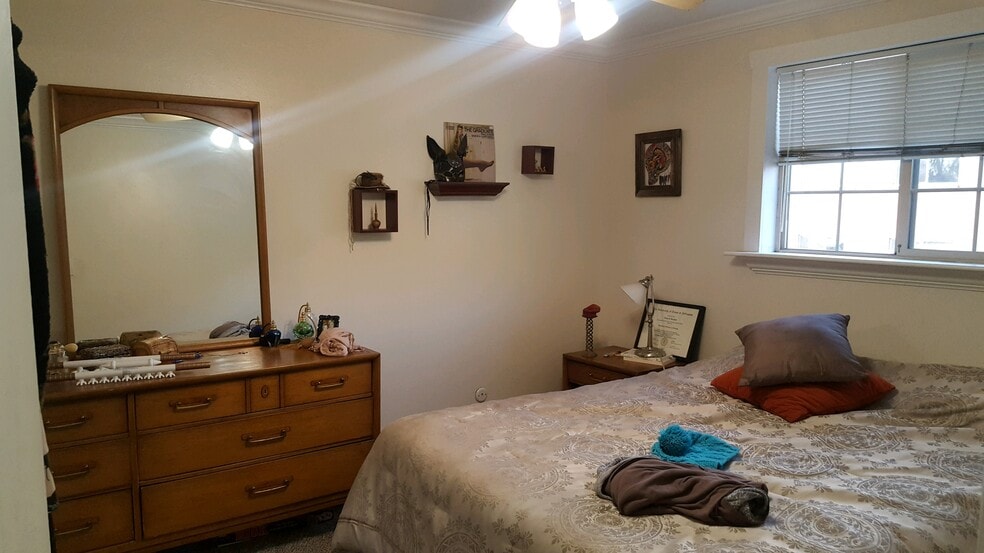 Building Photo - 70 N Grant St