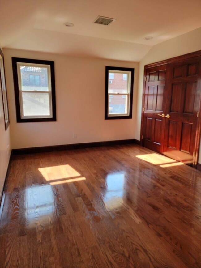Building Photo - 42-18-42217 217th St