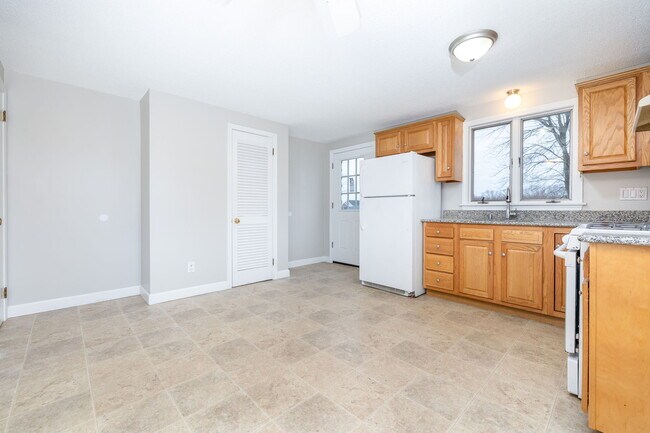 Building Photo - 29 Medford St