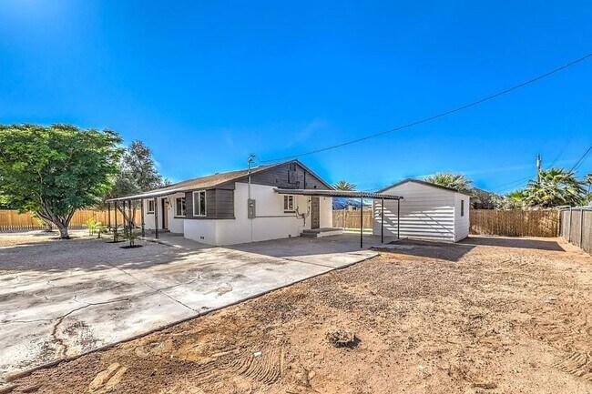 Building Photo - Coming Soon! 3bed 2 bath plus Casita HUGE ...