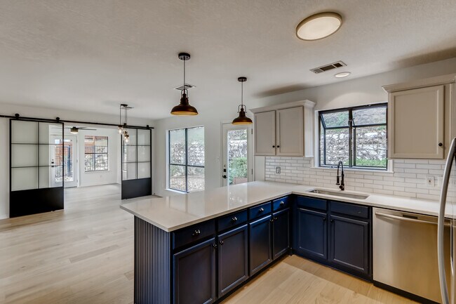 Building Photo - 107 Long Wood Ave