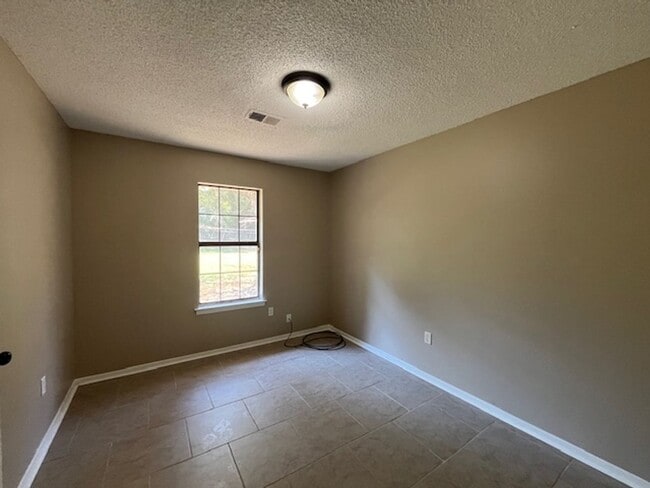 Building Photo - Renovated 3 Bedroom 1 Bath Home for Rent!!