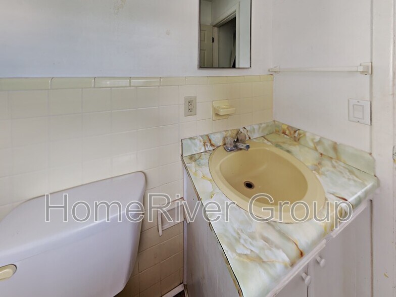 Building Photo - 1703 US-90