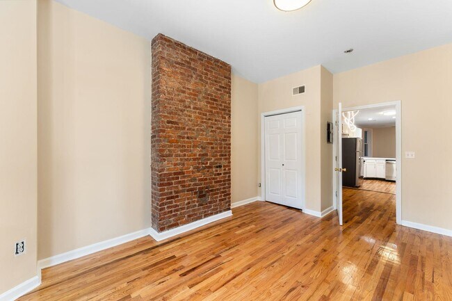 Building Photo - 378 Baldwin Ave