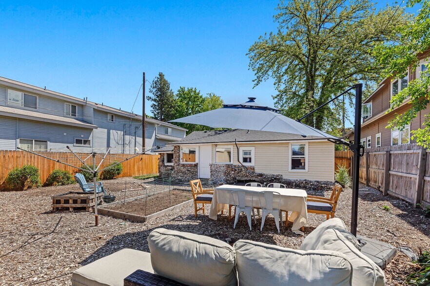 Building Photo - 1045 N Clithero Dr