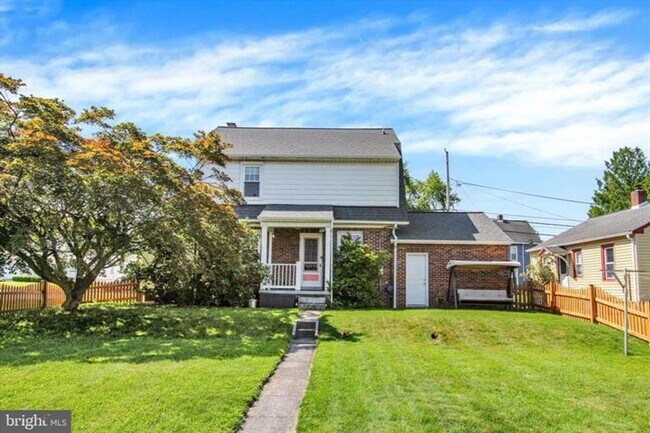 Building Photo - Single Family Home with Garage
