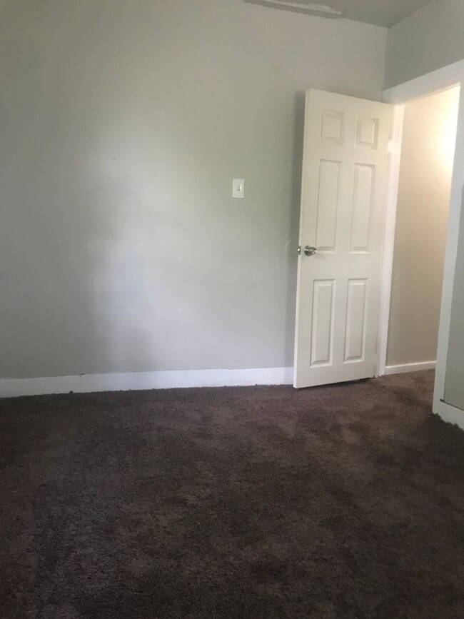 Building Photo - 4 bedroom ranch near dearborn- Section 8 A...