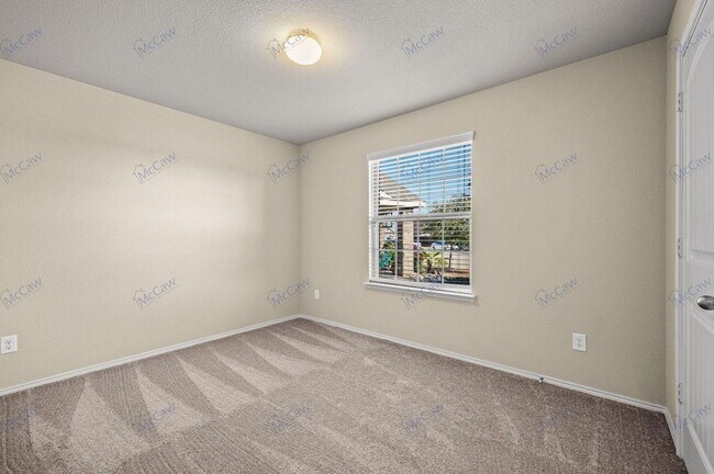 Building Photo - 2492 Saldana Dr