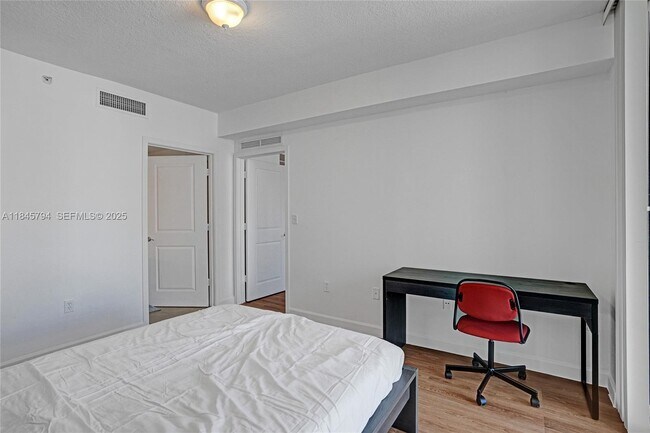 Building Photo - 170 SE 14th St