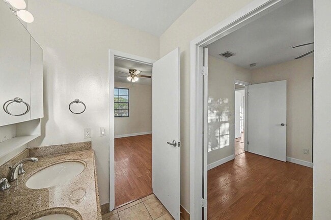 Building Photo - 5789 Woodland Point Dr