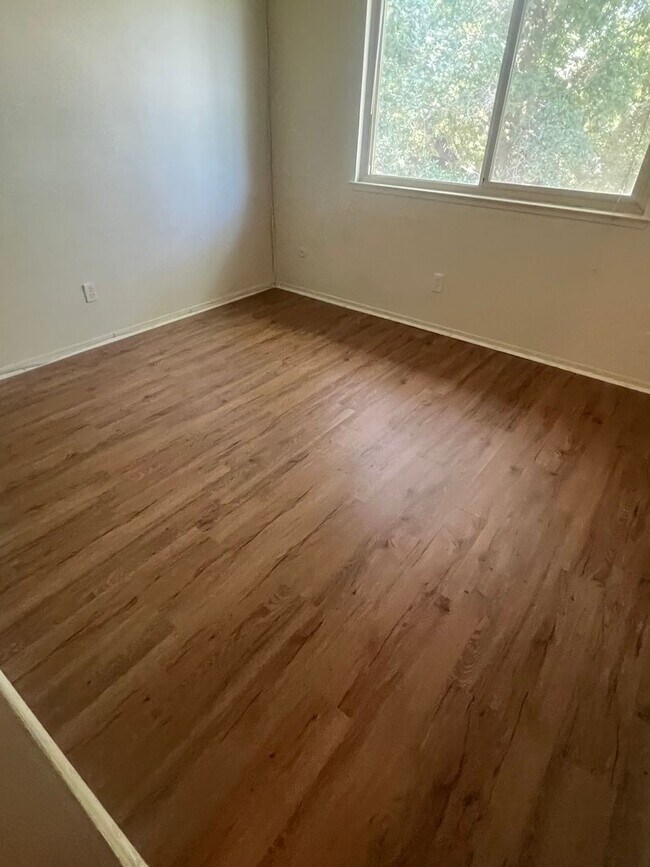 Building Photo - Epic REA: Cozy 2BR Near UC Davis w/ Garage...