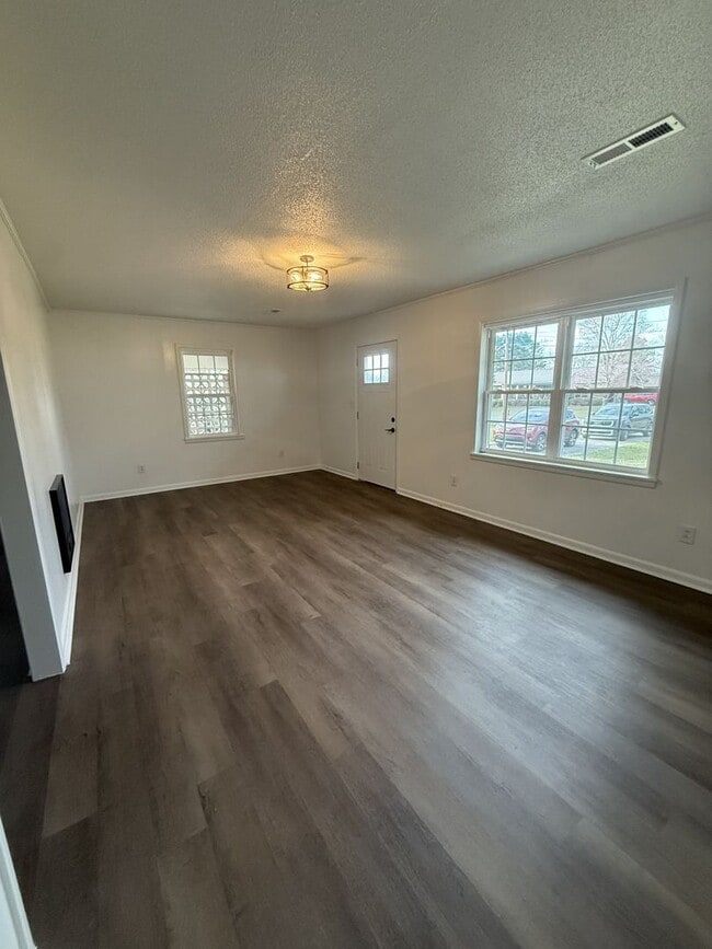 Building Photo - 112 Edna St