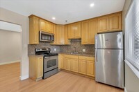 Building Photo - 557 Troy Dr