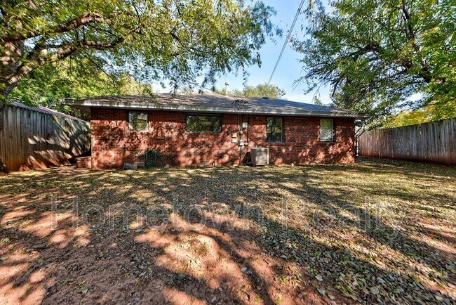 Building Photo - 2200 Downing St