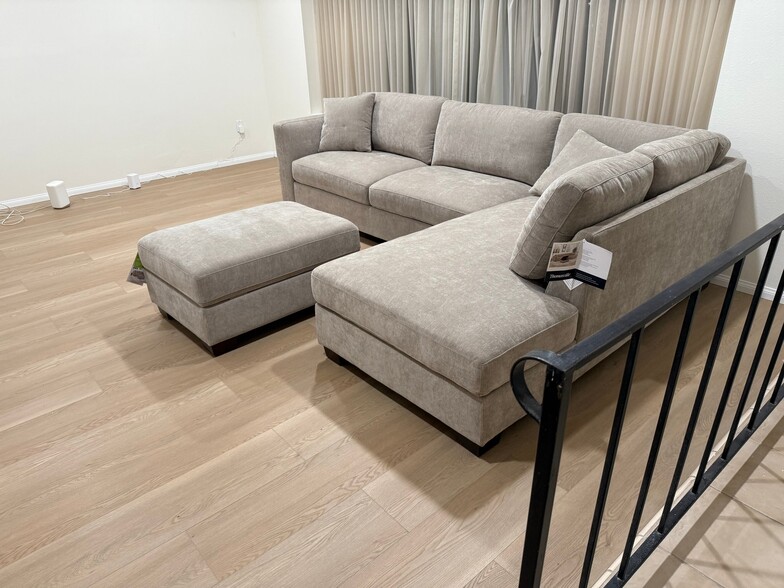 Building Photo - 750 Kostner Dr