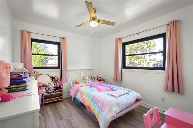 Building Photo - 3506 Claridge Rd E