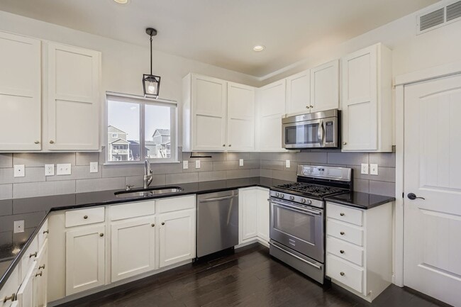 Building Photo - 464 Wind River Dr